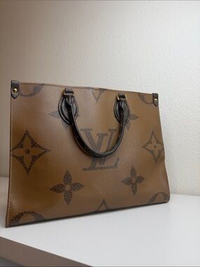 LV OnTheGo MM Reverse Monogram
M45321